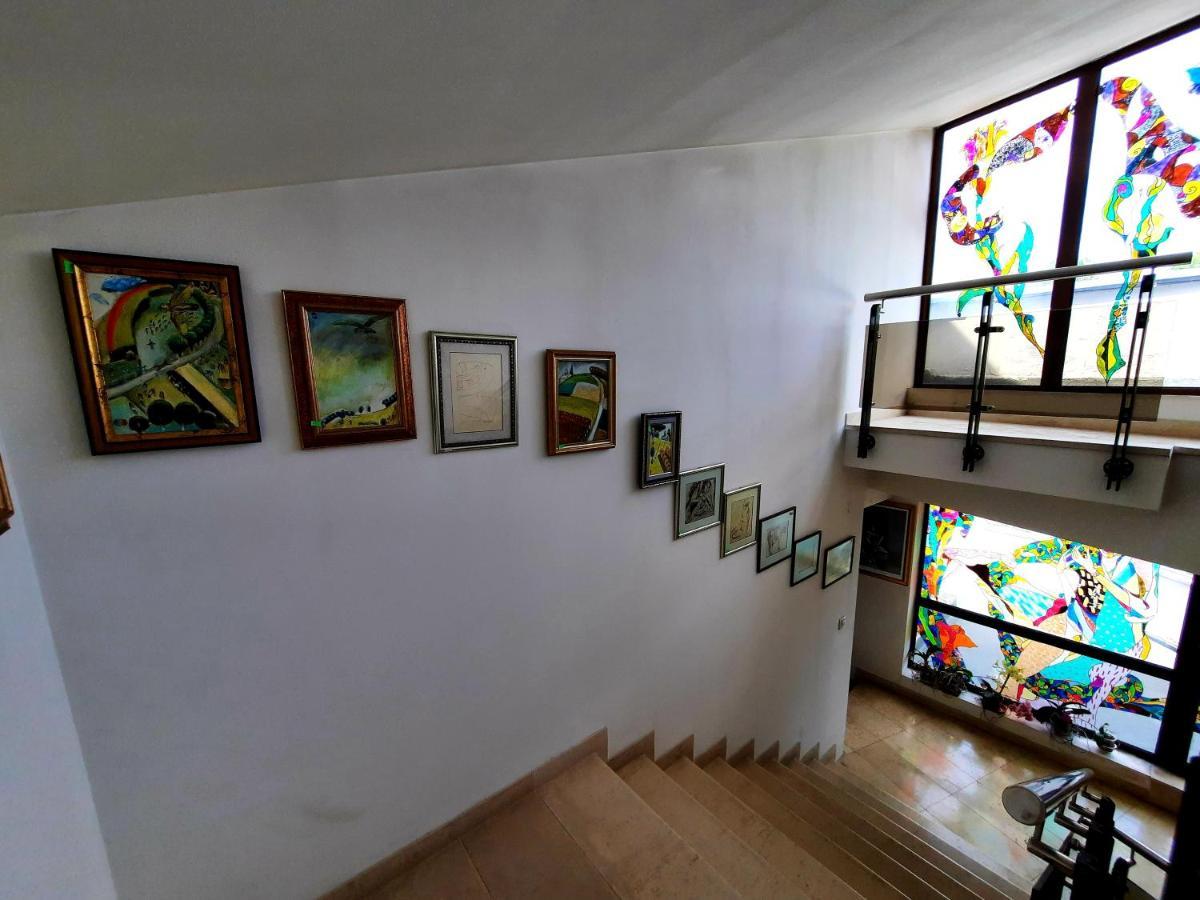 Family Art Hotel Gallery Pleven Ngoại thất bức ảnh