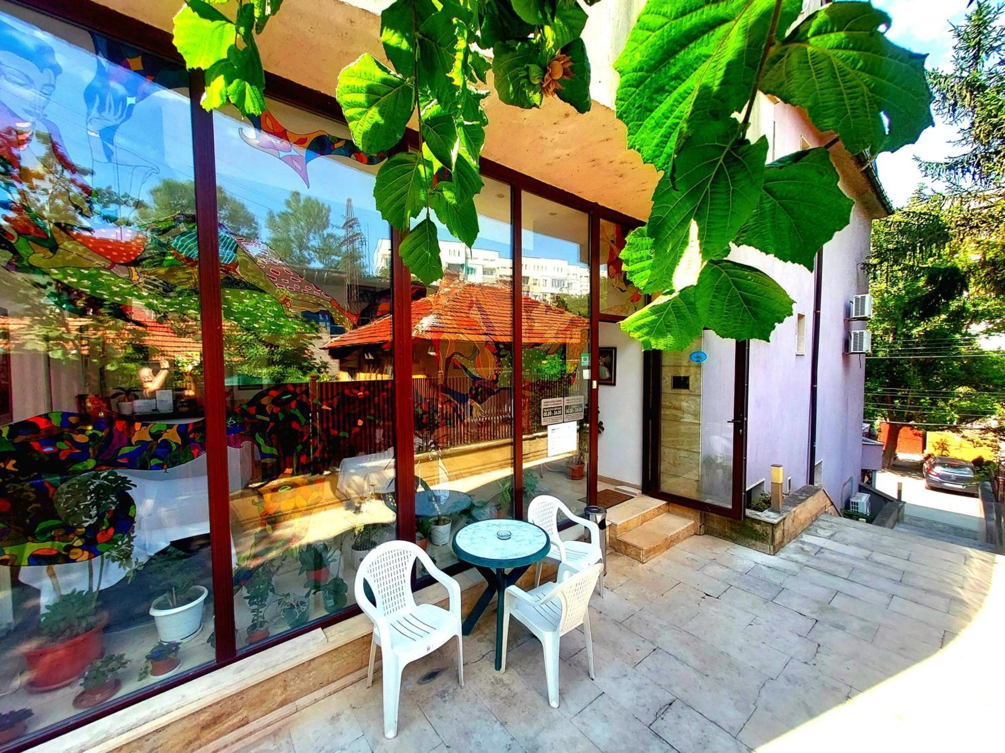 Family Art Hotel Gallery Pleven Ngoại thất bức ảnh