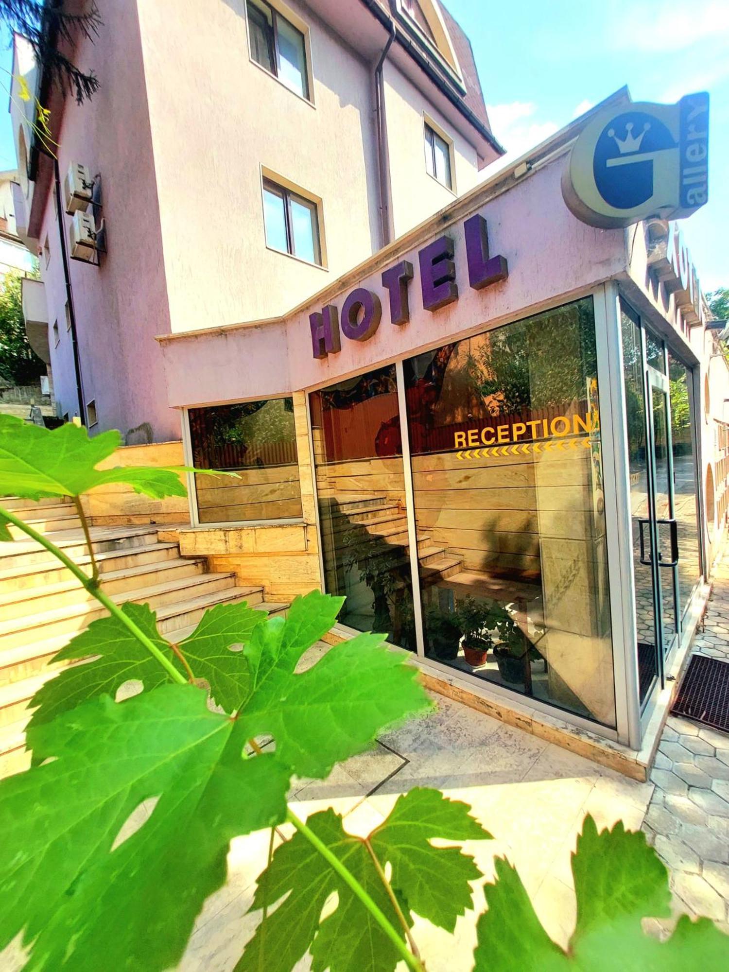 Family Art Hotel Gallery Pleven Ngoại thất bức ảnh